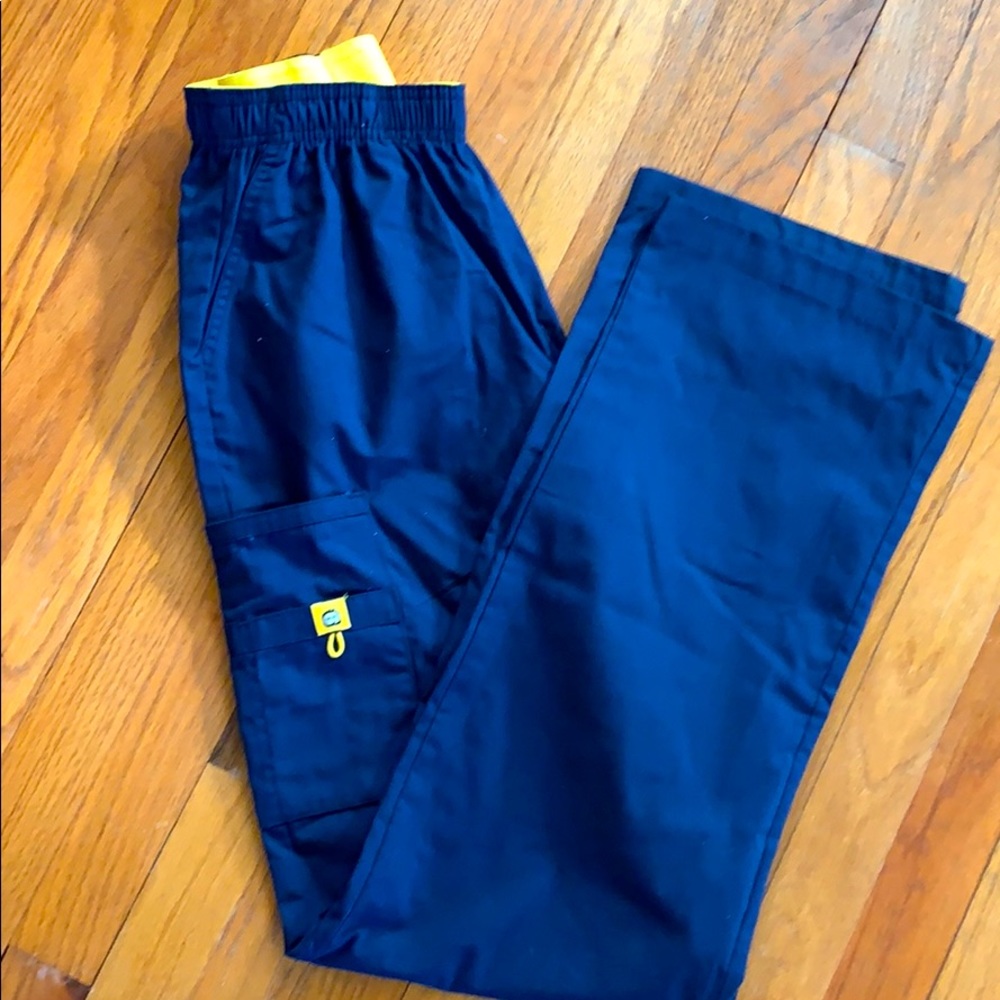 Scrub pants small